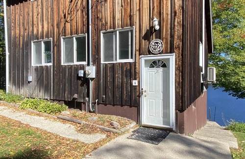 Farwell Cabina | Renovated lake cabin w/ raised deck & screened in porch, close to town & skiing!