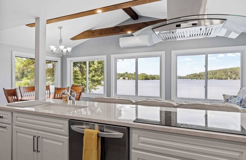 Holland Casa | Renovated Lakefront Retreat Near Sturbridge