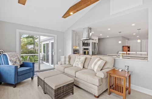 Holland Casa | Renovated Lakefront Retreat Near Sturbridge