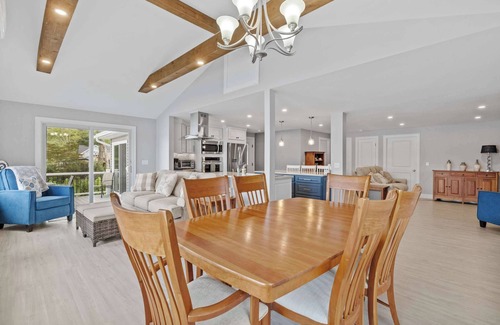 Holland Casa | Renovated Lakefront Retreat Near Sturbridge
