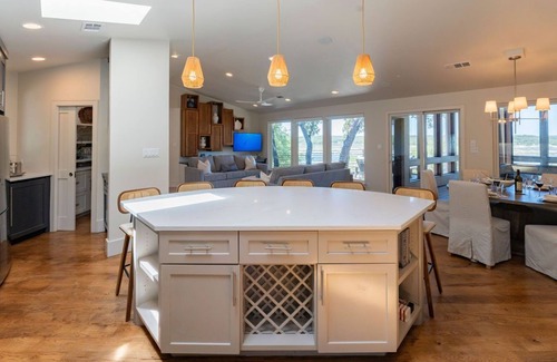 Lago Vista Casa | ♛ WalkerVR LAKE TRAVIS ESCAPE- * NUEVO * Piscina, jacuzzi, acceso a la rampa para botes.