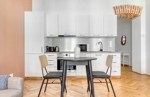 Matzleinsdorf Apartamento | Renovated Margareten 1BR in Historic Building, by Blueground