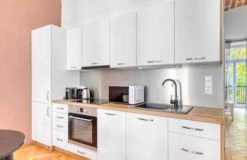 Matzleinsdorf Apartamento | Renovated Margareten 1BR in Historic Building, by Blueground