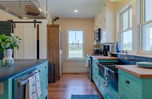 Matunuck Casa | Renovated Matunuck Farmhouse with private access to Potters Pond, double kayak included