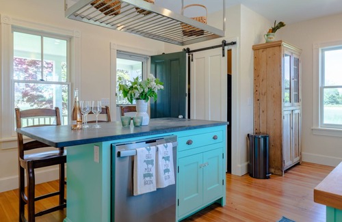 Matunuck Casa | Renovated Matunuck Farmhouse with private access to Potters Pond, double kayak included