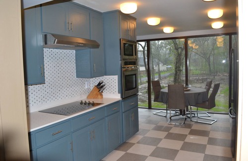 South Baton Rouge Casa | Casa moderna de mediados de siglo renovada en Highland Road