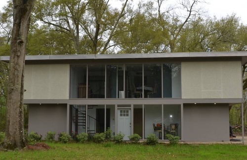 South Baton Rouge Casa | Casa moderna de mediados de siglo renovada en Highland Road