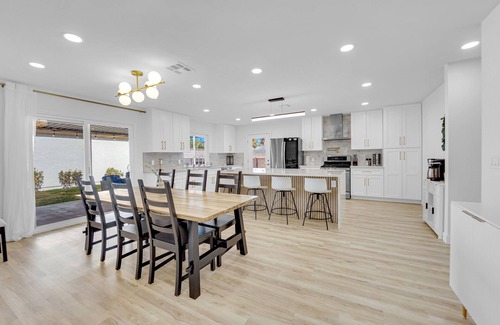 Spring Valley Casa | Renovated Modern Home with Pool. Minutes from the Las Vegas Strip