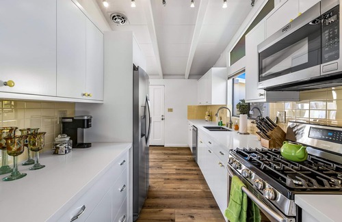 Magnesia Falls Cove Casa | Renovated, modern home with private pool, firepit, washer/dryer & AC