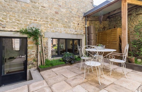 La Haye-Pesnel Cabaña | Casa normanda renovada con patio, cerca de Granville