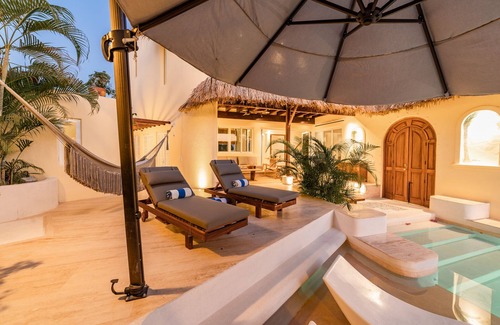 P Chahue Villa | Asequible cuatro dormitorios con vistas interminables, piscina privada + Paseo a la ciudad