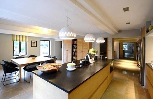 Rognonas Casa | Renovated old farmhouse South Avignon, wooded park, swimming pool, tennis