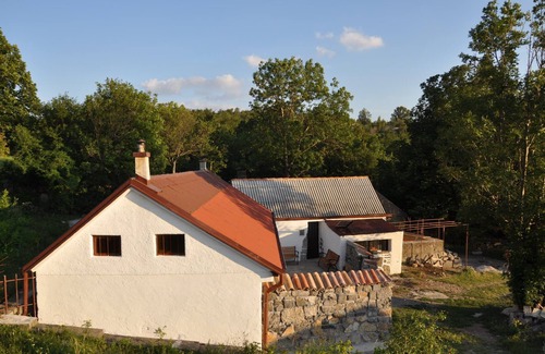Prizna Cabaña | Casa de montaña, restaurado vieja stonemaid chorro a sólo 20 minutos de la playa