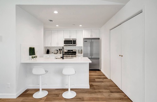 West Hills Casa | Renovated Pet-Friendly House W/ Beautiful Backyard & Jacuzzi, Near W.H. Hospital