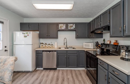 Ashley Oaks Casa | New Listing! Pet Friendly-Charming Knox Home-Family Friendly-UT-Fully Fenced Yard