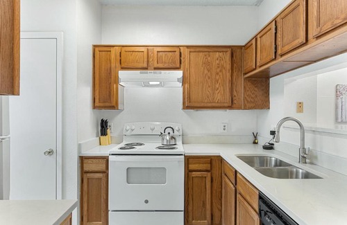Plano Apartamento | Renovated Plano Condo 2 BR