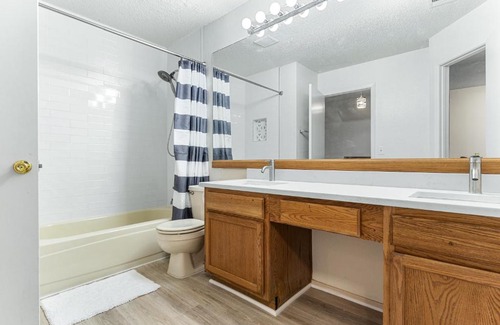 Plano Apartamento | Renovated Plano Condo 2 BR