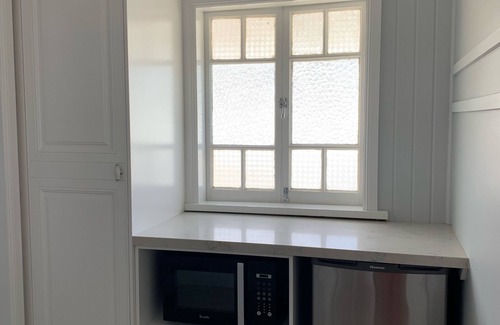 Warwick Casa | Queenslander renovado con piscina, cerca de la ciudad.