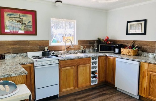 Ocean Isle Beach Casa | Remolque retro renovado en 2 millas de Sunset Beach y Ocean Isle Beach