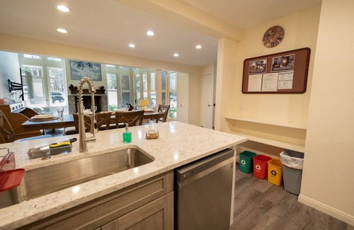 Mammoth Lakes Condominio | Impresionante refugio de montaña cerca de pistas y golf, piscina con jacuzzi y sauna