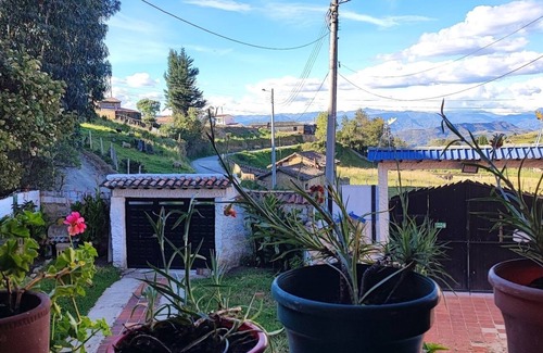 Mongui Cabina | Cabaña rural reformada con chimenea, al lado de rutas de senderismo.