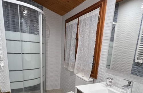 Caldones Cabaña | Renovated rural wooden cabin 10 km from Gijón.