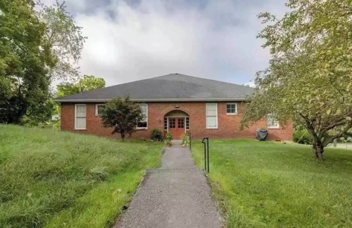 Morgantown Apartamento | Renovated schoolhouse loft