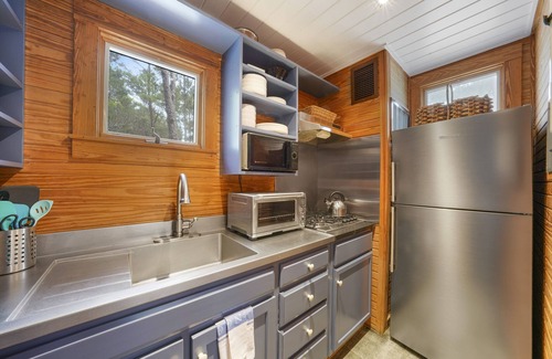 Seaside Casa | Renovated Seaside Cottage, Pet Friendly, Luxury Touches+ 2 Adult Bikes!
