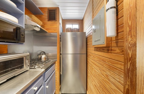 Seaside Casa | Renovated Seaside Cottage, Pet Friendly, Luxury Touches+ 2 Adult Bikes!