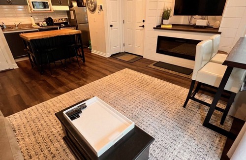 The Blue Mountains Complejo | Renovated, Ski In Ski Out Corner Unit for Fun Getaway