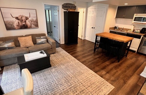 The Blue Mountains Complejo | Renovated, Ski In Ski Out Corner Unit for Fun Getaway