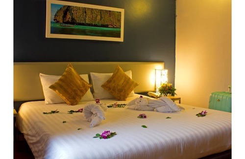 Karon Hotel | :) habitación estándar renovada # 17, a 3 minutos a pie de la playa de Karon