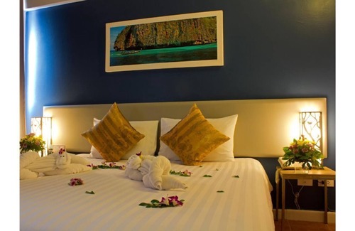 Karon Hotel | :) habitación estándar renovada # 17, a 3 minutos a pie de la playa de Karon