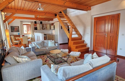 Milna (Brac) Villa | Villa de piedra renovada, encantadora terraza para cenar, cocina de verano al aire libre y parrilla