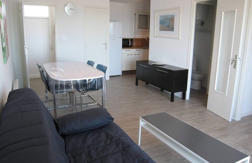 Saint-Cyprien Plage Apartamento | Apartamento T2 renovado, 4 plazas, aparcamiento, frente a la playa, centro de Saint-Cyprien