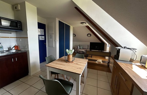 La Roche-Posay Apartamento | T2 renovado con piscina climatizada cerca de Thermas, estacionamiento y WIFI