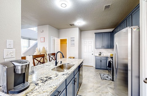 Conroe Casa | Renovated townhome with private yard, central AC, & private W/D