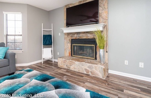 Warner Robins Casa | Renovated Townhouse w/Private Pool close to Robins AFB