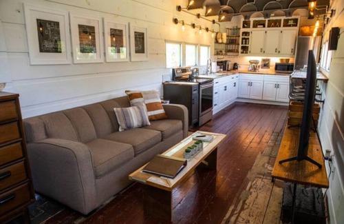 Maryville Casa | Renovated Train Car Tiny Home Near Smoky Mountains