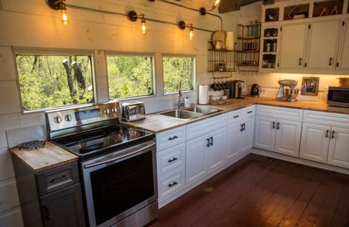 Maryville Casa | Renovated Train Car Tiny Home Near Smoky Mountains