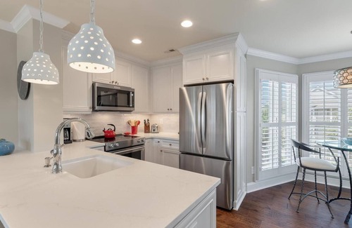 Isle of Palms Condominio | Renovated Unit on Top Floor with Gorgeous Ocean Views