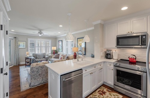 Isle of Palms Condominio | Renovated Unit on Top Floor with Gorgeous Ocean Views