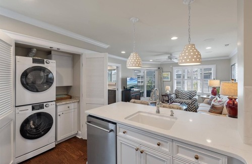 Isle of Palms Condominio | Renovated Unit on Top Floor with Gorgeous Ocean Views