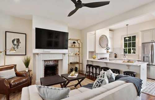 Savannah Victorian District Casa | Renovated Victorian District Home | Hot Tub