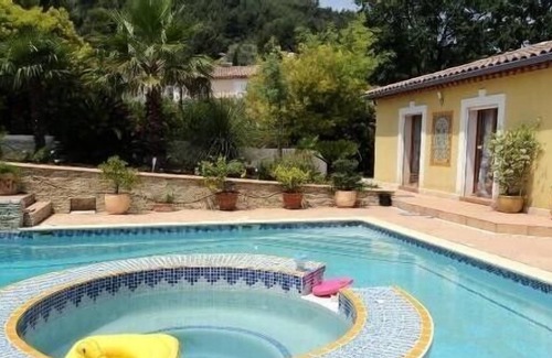 Cuers Villa | Villa renovada con decoración oriental, 4 personas, 1 dormitorio