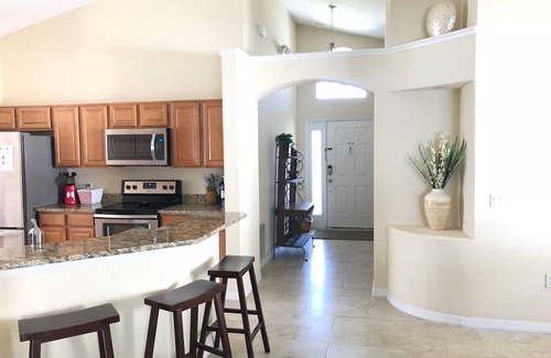 Eagle Pointe South Casa | Recientemente renovado en 2018 Waterfront 4 Bed / 2Bath Home 12Min. a Disney y Tiendas