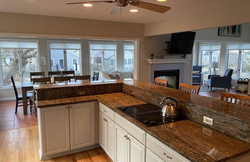 South Bethany Harbor Casa | Renovated with Amazing Water Views & Access - only 1.5 Blocks to Beach!