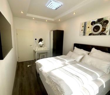 Mitte Apartamento | Renovierte und klimatisierte 70qm City-Wohnung mit Balkon