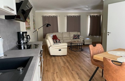 Mettlach Casa | Renoviertes Ferienhaus 115 qm, mit Ganzjährig Beheiztem Innenpool 28 C und Spa