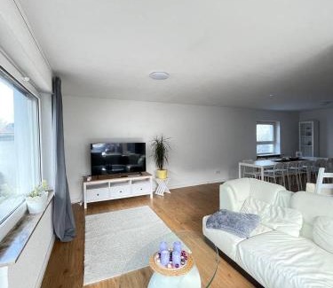 Ochtendung Apartamento | Renoviertes Haus in Ochtendung im Altbau-Flair für 10 Personen!